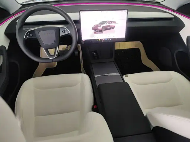 Tesla Model 3 — Фото автомобиля 9