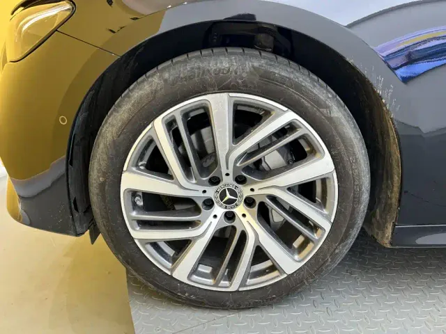 Mercedes-Benz E-Class — Фото автомобиля 10