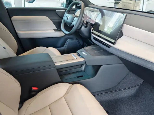Volvo XC70 Plug-in Hybrid — Фото автомобиля 10