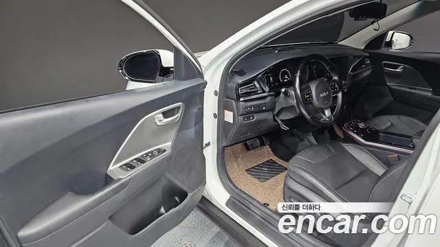 Kia Niro — Фото автомобиля 15