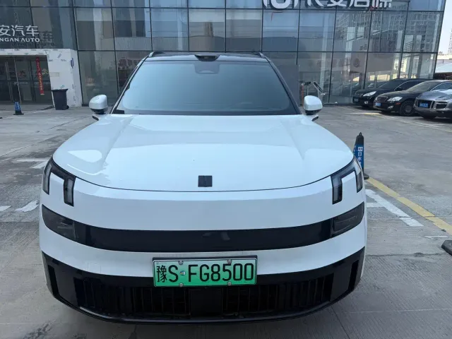 Lynk & Co 900 — Фото автомобиля 2