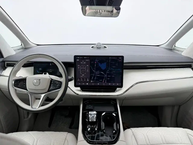 Volvo EM90 — Фото автомобиля 15