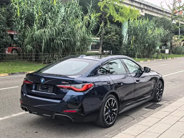 BMW i4 M50 — Фото автомобиля 4