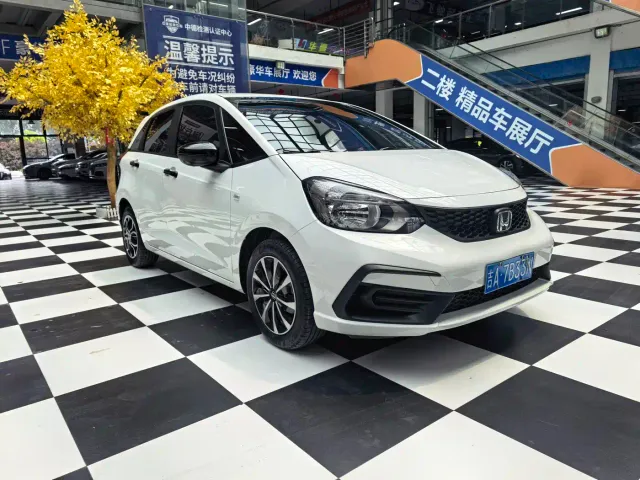 Honda Fit — Фото автомобиля 3