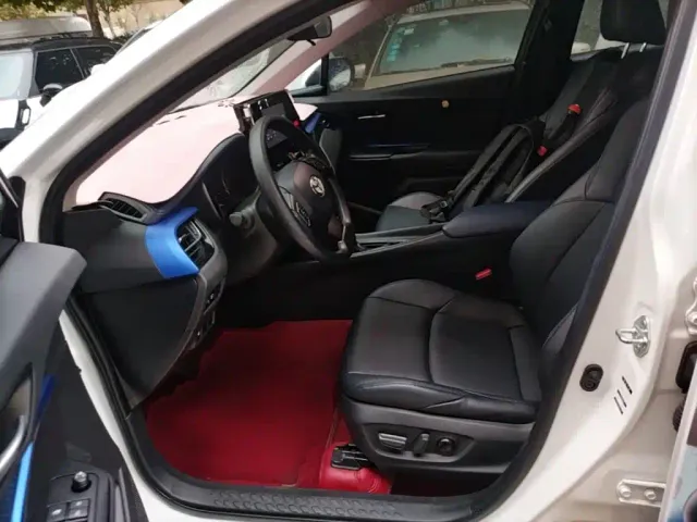 Toyota C-HR — Фото автомобиля 14