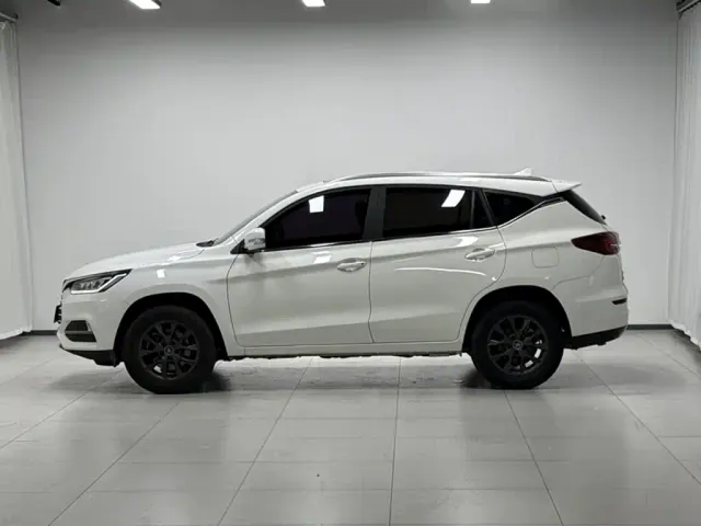 BYD Song — Фото автомобиля 2