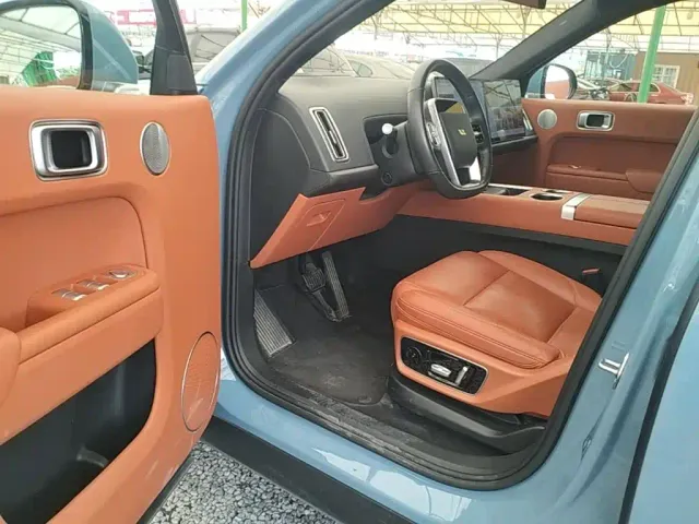 Li Auto L7 — Фото автомобиля 15