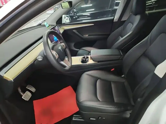 Tesla Model Y — Фото автомобиля 14