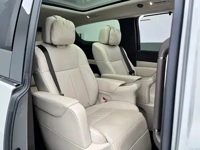Li Auto MEGA — Фото автомобиля 9