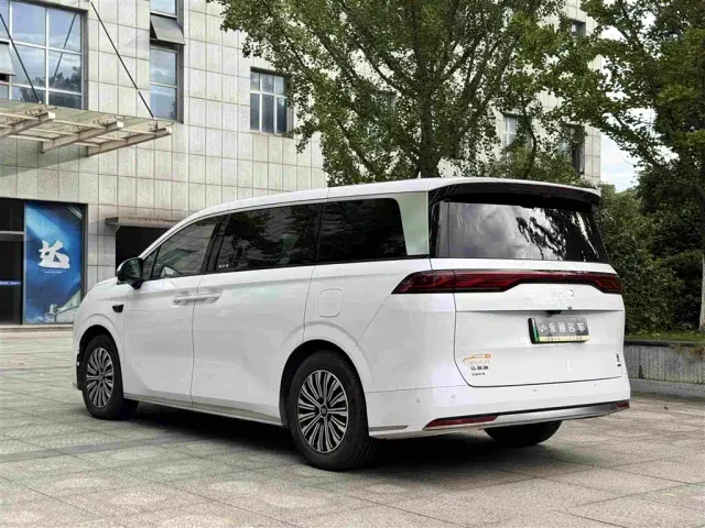 BYD Xia — Фото автомобиля 11