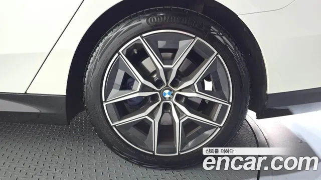 BMW 5 Series G60 — Фото автомобиля 6