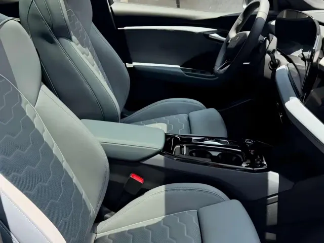 Audi Q6L e-tron — Фото автомобиля 5