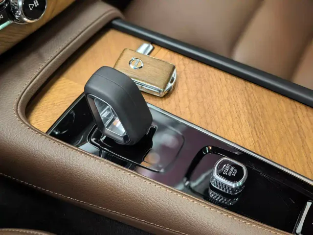 Volvo XC90 — Фото автомобиля 17