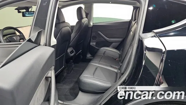 Tesla Model Y — Фото автомобиля 11