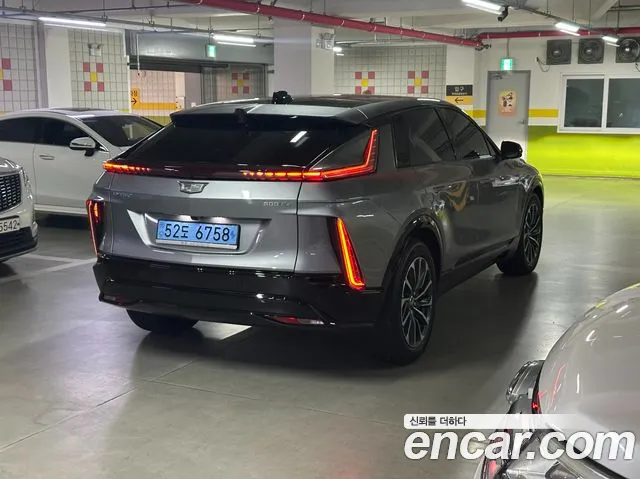 Фотография автомобиля — Cadillac Lyriq