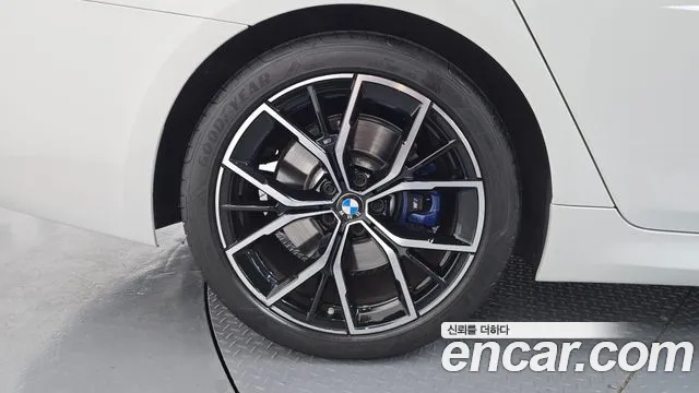 BMW 5-Series — Фото автомобиля 3