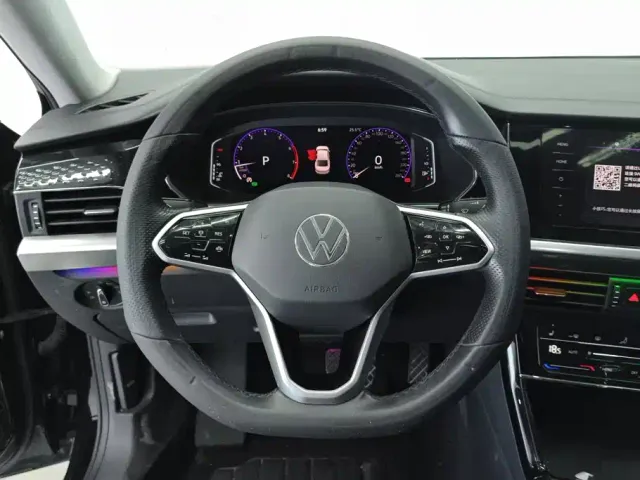 Volkswagen Passat — Фото автомобиля 15