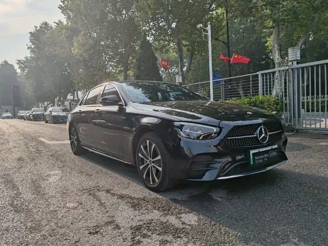 Mercedes-Benz E-Class — Фото автомобиля 2