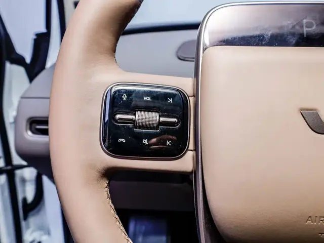 Li Auto i8 — Фото автомобиля 14