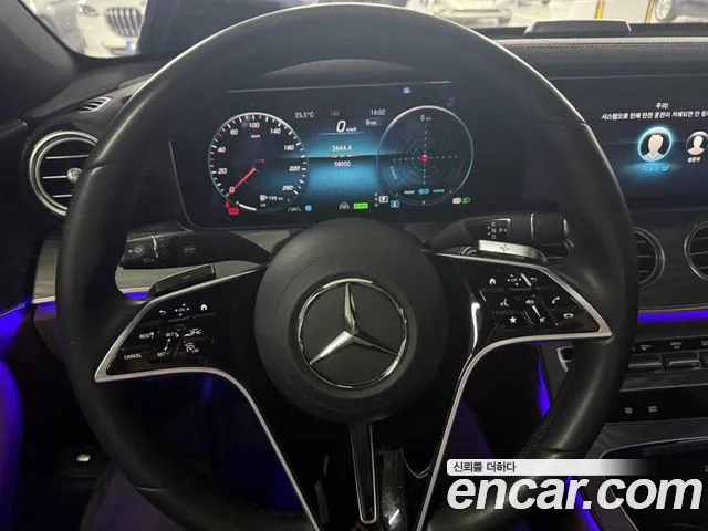 Mercedes-Benz E-Class — Фото автомобиля 17