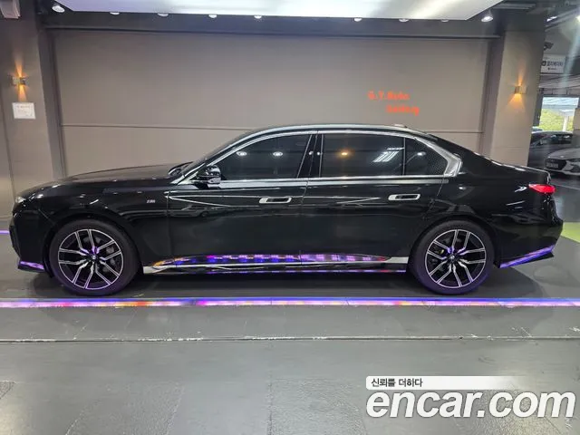 BMW 7-Series 7 серия (G70) 740i xDrive M Sport — Фото автомобиля 14