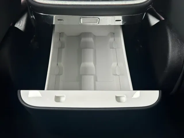 Xiaomi SU7 — Фото автомобиля 26
