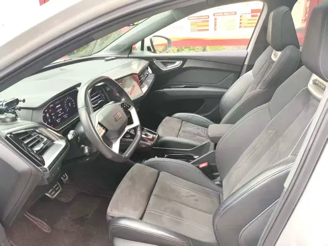 Audi Q4 e-tron — Фото автомобиля 4