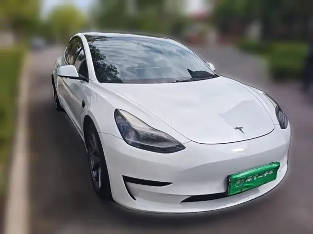Tesla Model 3 — Фото автомобиля 24