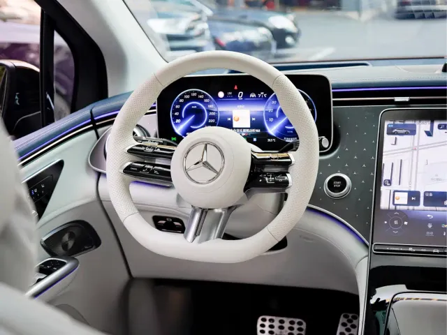 Mercedes-Benz EQE SUV — Фото автомобиля 16