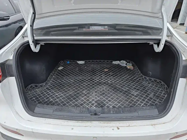 Roewe i5 — Фото автомобиля 18