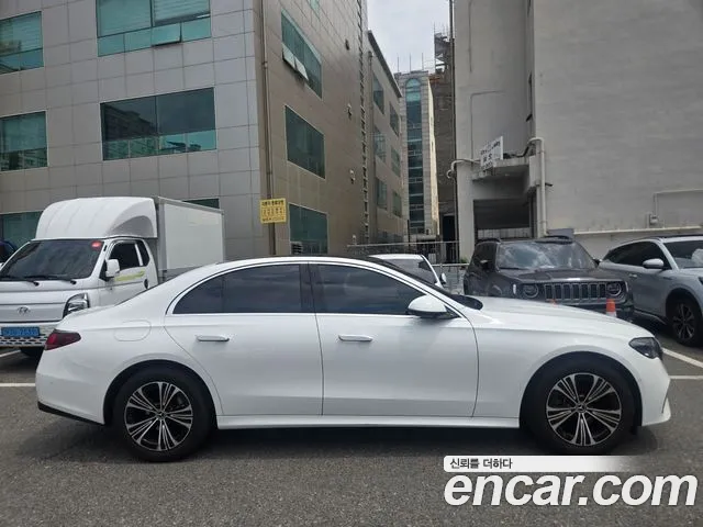 Mercedes-Benz E-Class — Фото автомобиля 5