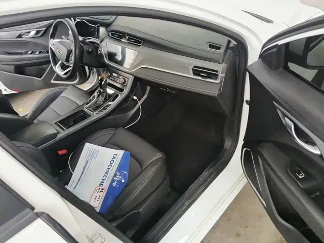 Geely Emgrand — Фото автомобиля 13