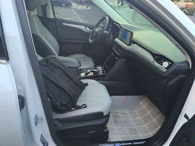 Ford Escape — Фото автомобиля 24
