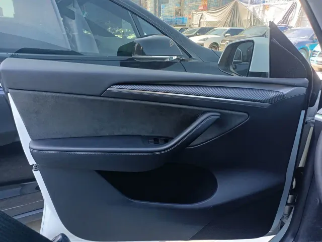 Tesla Model Y — Фото автомобиля 21