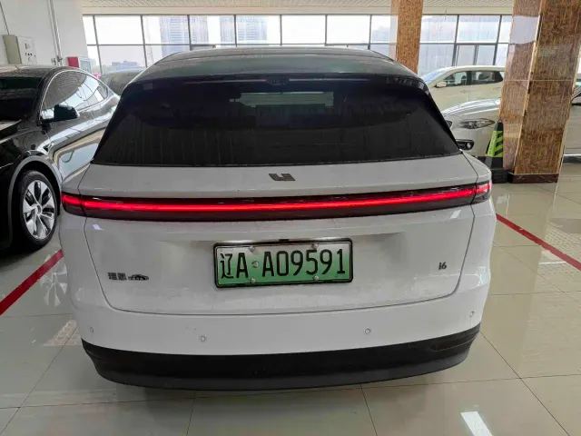 Li Auto i6 — Фото автомобиля 8