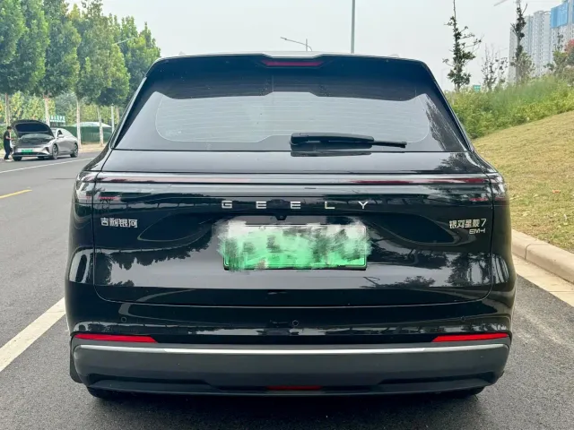 Geely Galaxy Starship 7 EM-i — Фото автомобиля 8