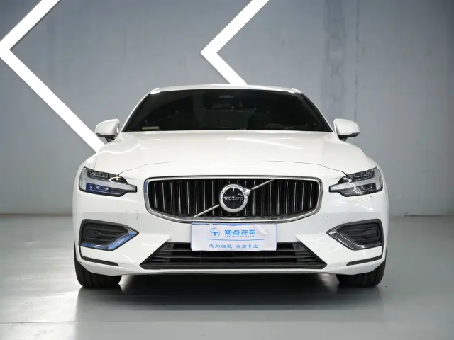 Volvo S60 — Фото автомобиля 2
