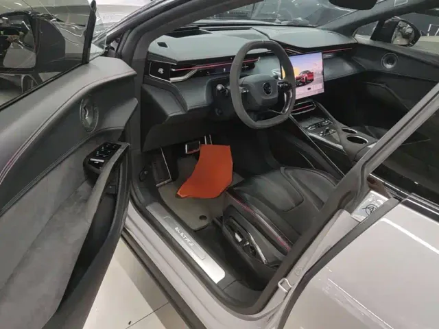 Lotus Eletre — Фото автомобиля 15