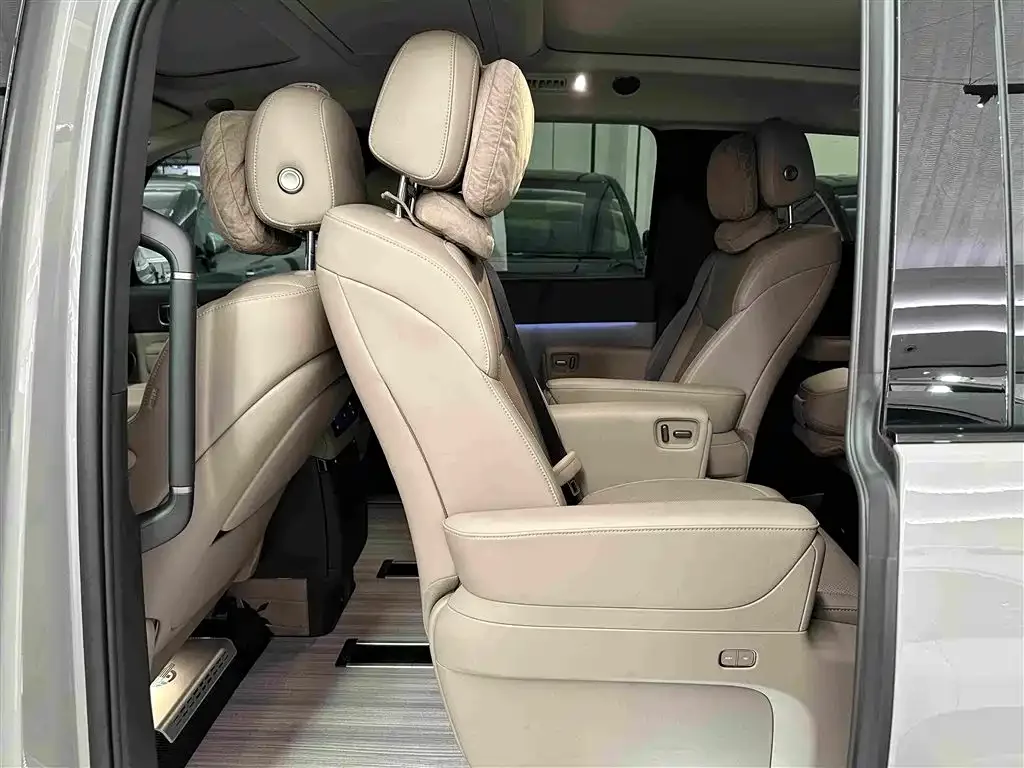 Li Auto Li Auto MEGA 2025 Model Home Family Special Edition — Фото автомобиля 18