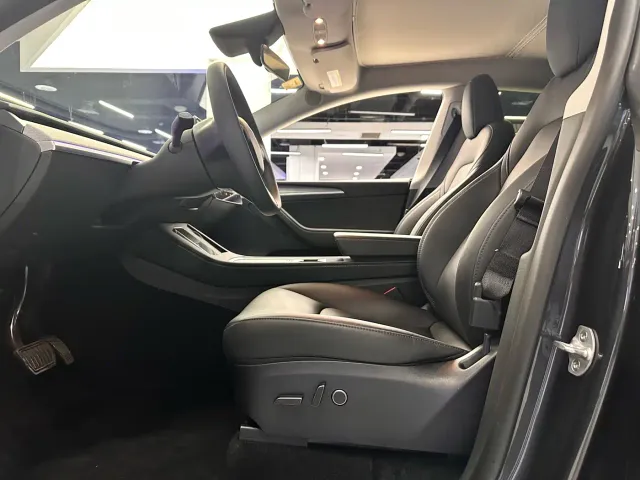 Tesla Model Y — Фото автомобиля 4