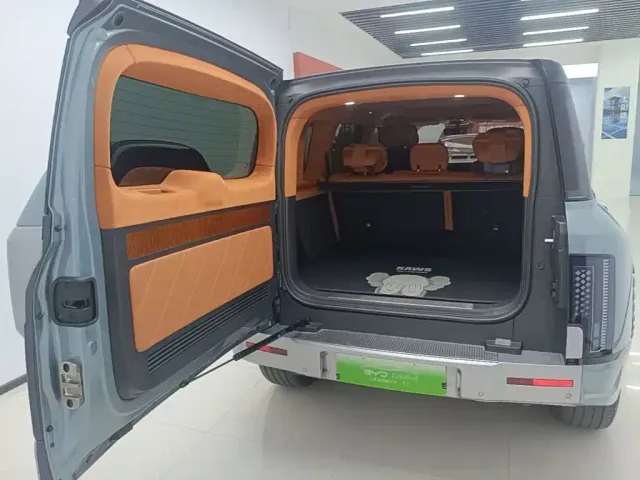 BYD U8 — Фото автомобиля 18
