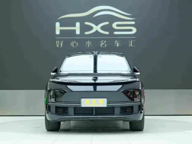 Li Auto L8 — Фото автомобиля 2