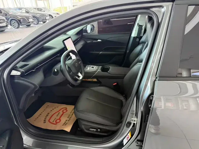 Changan Qiyuan A05 — Фото автомобиля 5
