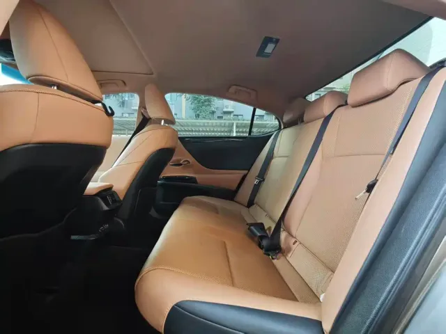 Lexus ES — Фото автомобиля 15