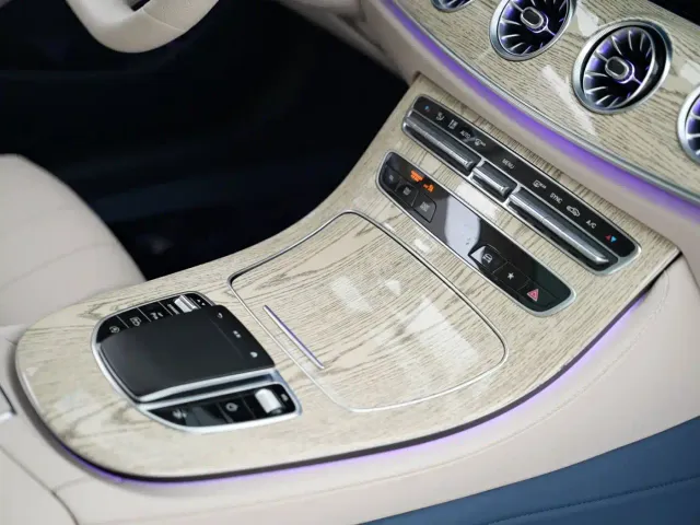 Mercedes-Benz E-Class — Фото автомобиля 4