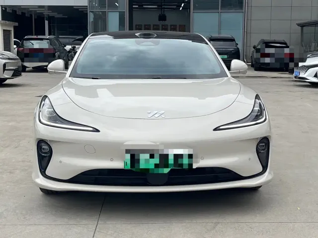 IM Motors L6 — Фото автомобиля 2