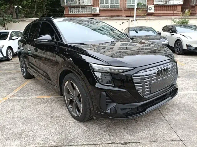 Audi Q5 e-tron — Фото автомобиля 3