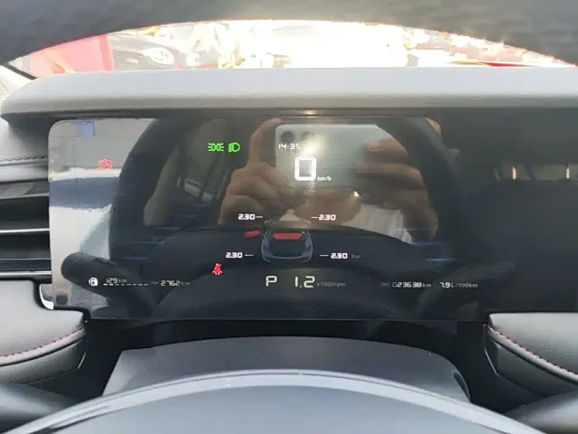 Roewe i5 — Фото автомобиля 11