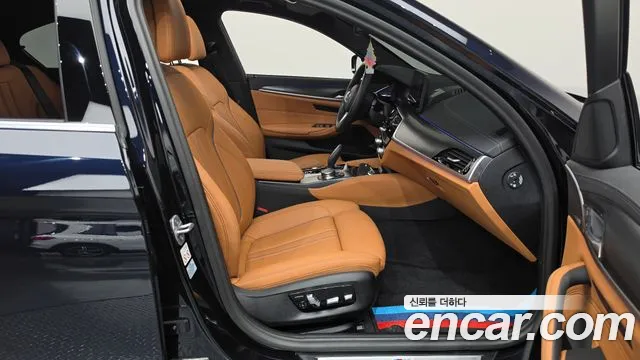 BMW 5 Series G30 — Фото автомобиля 16