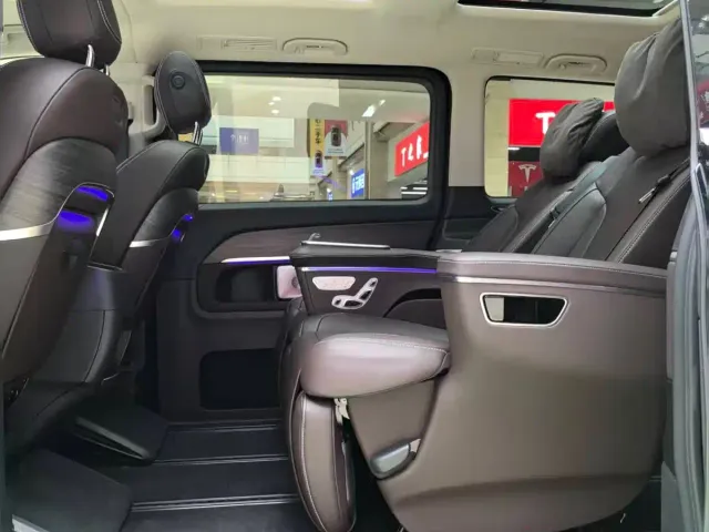 Mercedes-Benz V-Class — Фото автомобиля 16